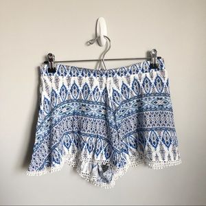 ALTAR’D STATE blue & white flowy patterned shorts